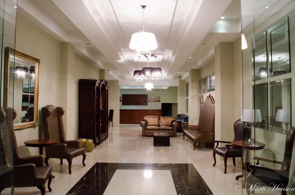 Ritz Hotel Angeles Exteriör bild